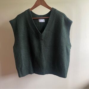 Old Navy Knit Green V-neck Sweater Vest in Large